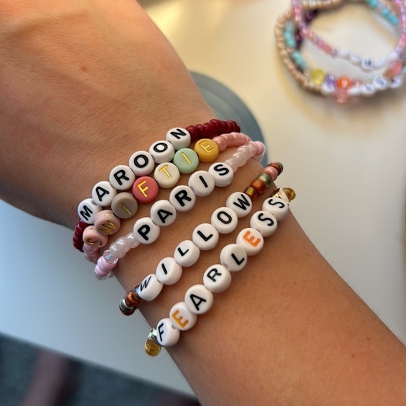 10 Taylor swift friendship bracelets - Picture 3 of 3